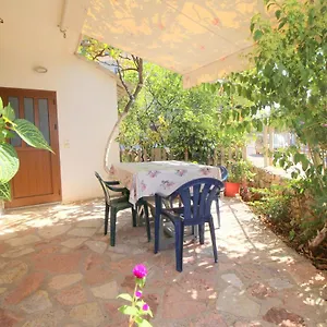 https://vila-agushi.albaniahotels.org